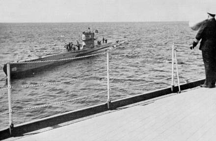 俾斯麥和U-556.png