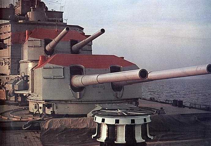 雙聯裝203mmSKC主砲原型.jpg
