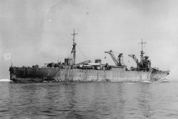 IJN repair ship AKASHI in 1939.jpg