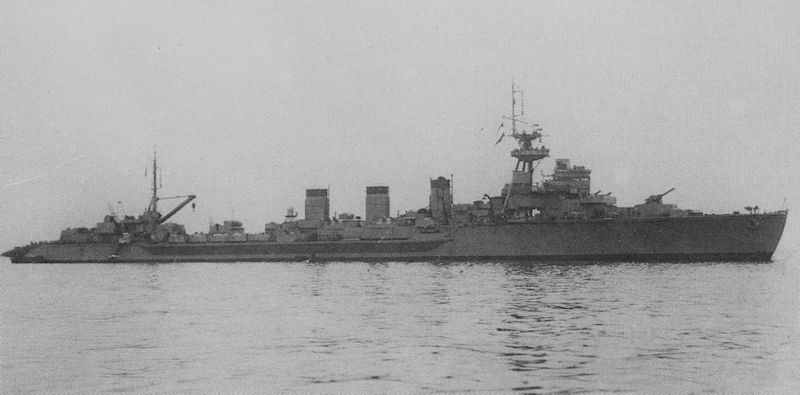 Japanese cruiser Kitakami 1945.jpg