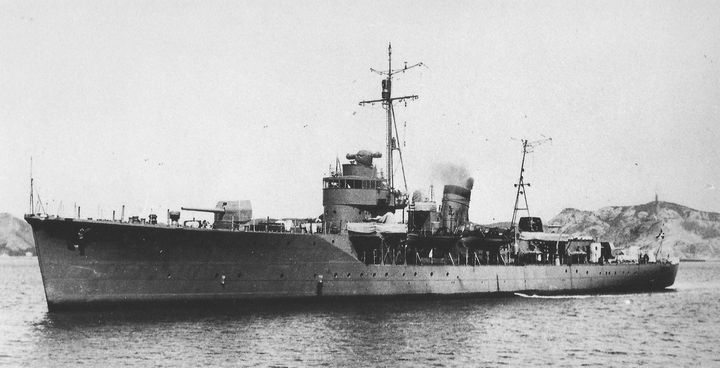 Japanese escort ship Matsuwa 1943.jpg