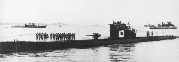 Japanese submarine RO-500 in 1943.jpg