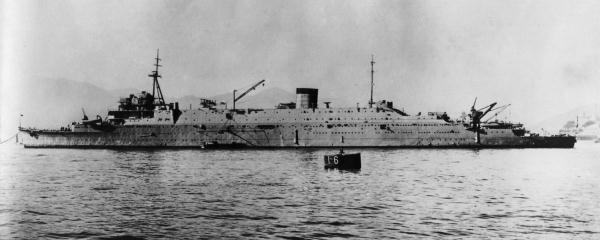 Japanese submarine depot ship Taigei in 1935.jpg