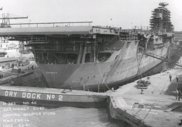 File:大黄蜂号（USH Hornet）于1941年在纽波特纽斯（Newport News VA）建造.webp