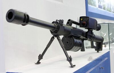 同为国产的QLU-11狙击榴弹发射器可以精确打击800米以外的目标，被国内网友调侃为“TG放弃狙击步枪的产物”。