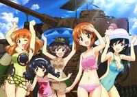 𩽾𩾌队队员在OVA第一话中试穿过的泳装，其中华（最右）、沙织（最左）与麻子（左起第二）穿的是连体泳装。