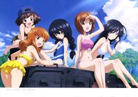𩽾𩾌队队员在OVA第二话中穿的泳装，除了麻子（左起第三）剩下的队员都换成了比基尼。
