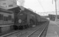 日本国铁C62形蒸汽机车是利用D52形蒸汽机车的锅炉[11]和C59形蒸汽机车的行走装置的哈德森型蒸汽机车用来缓解二战后日本剧增的铁道客流量，是日本国铁生产的最后一型客运机关车，也是窄轨铁路上体型最大，动力最强的客运蒸汽机车