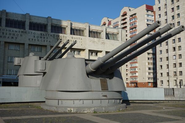 Kirov 180-mm turrets.JPG